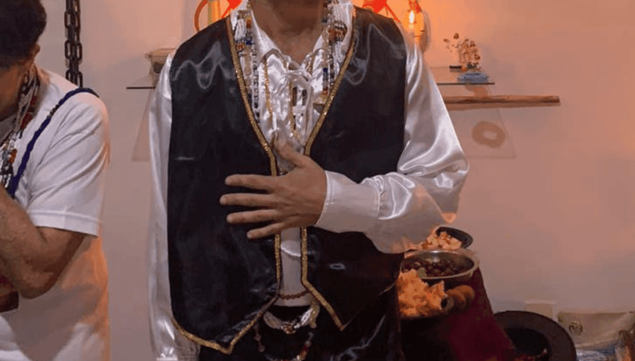 O homem atuava como líder religioso 