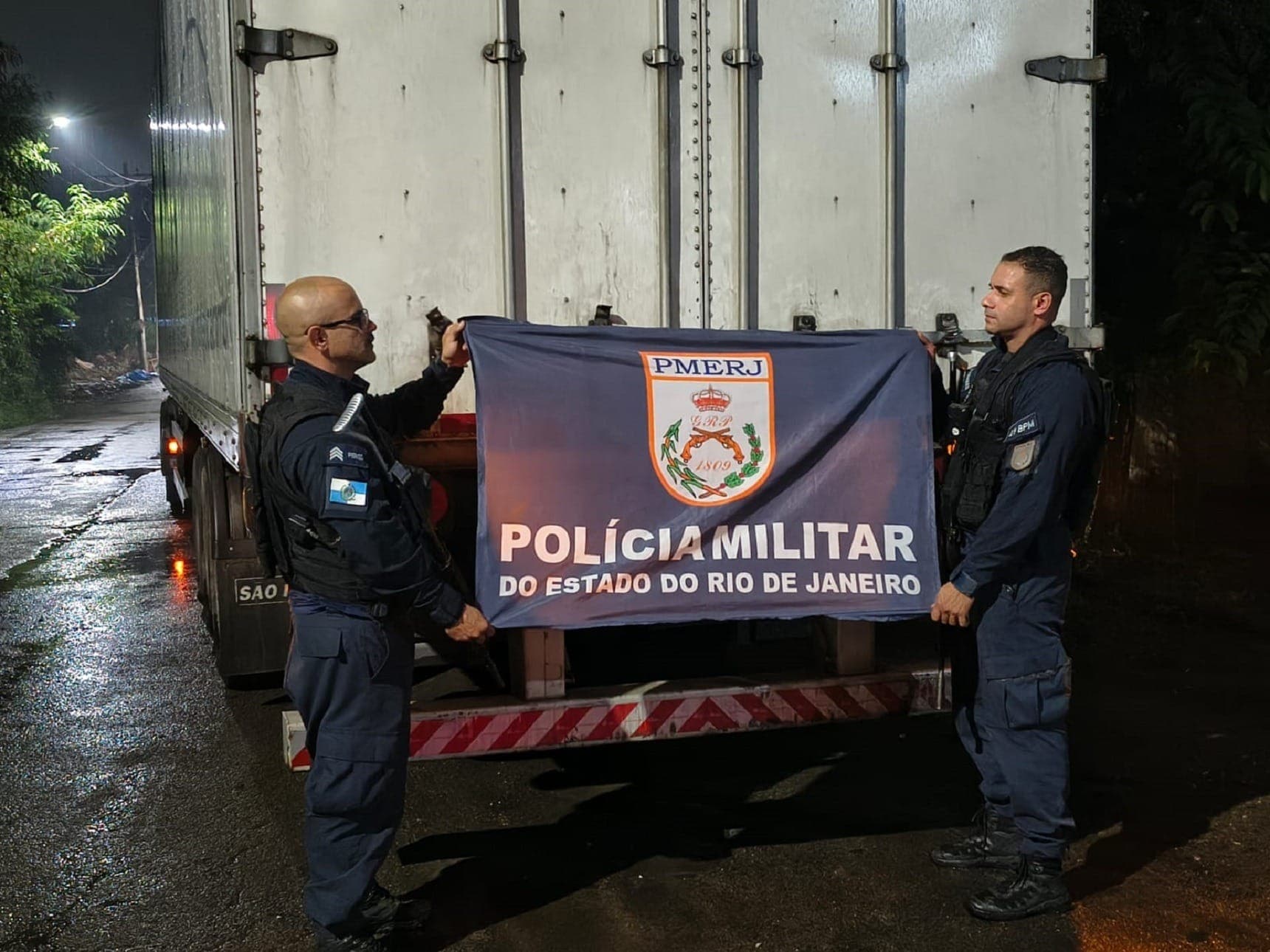 Polícia Militar recupera carga de suco
