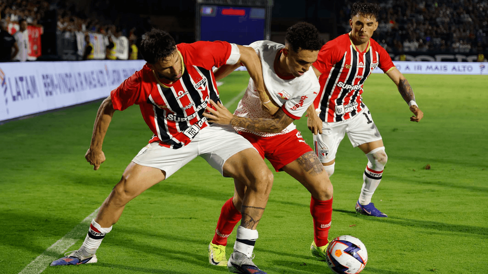 São Paulo recebe o Bragantino neste domingo (15)
