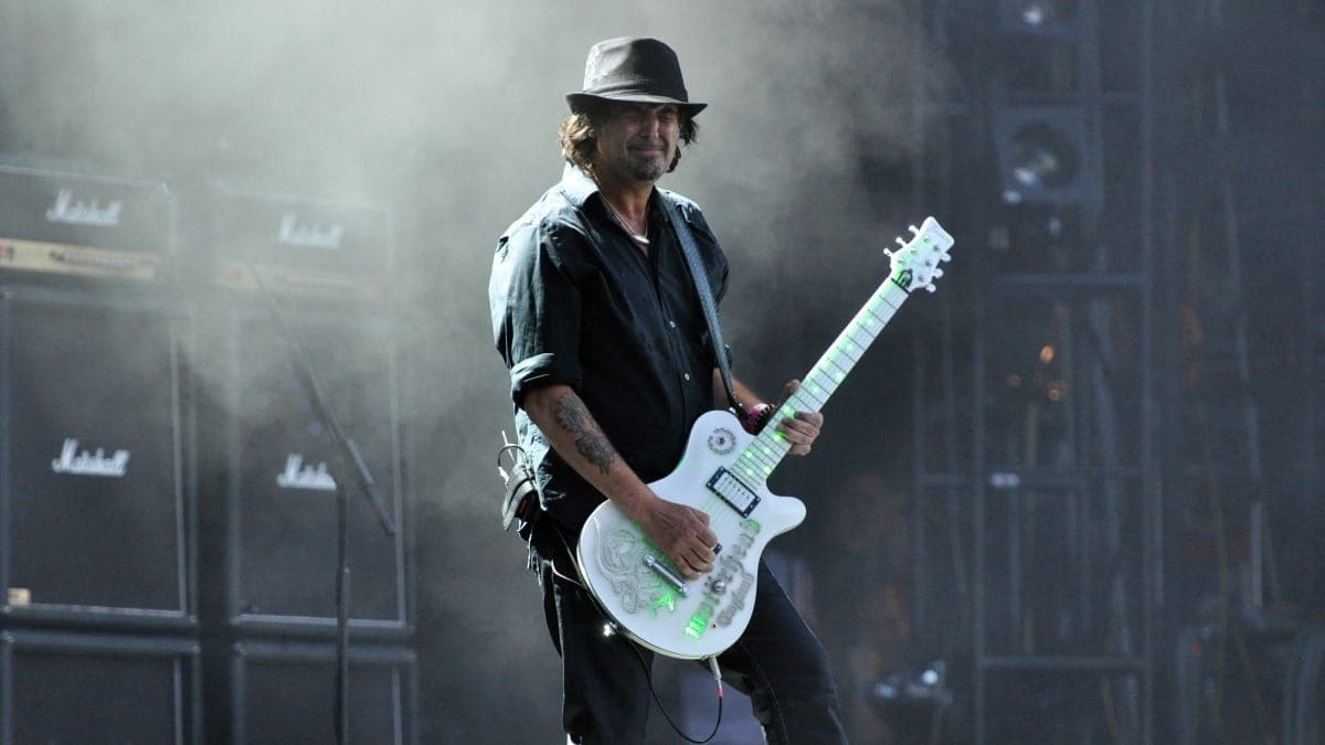 Phil Campbell toca com o Motörhead