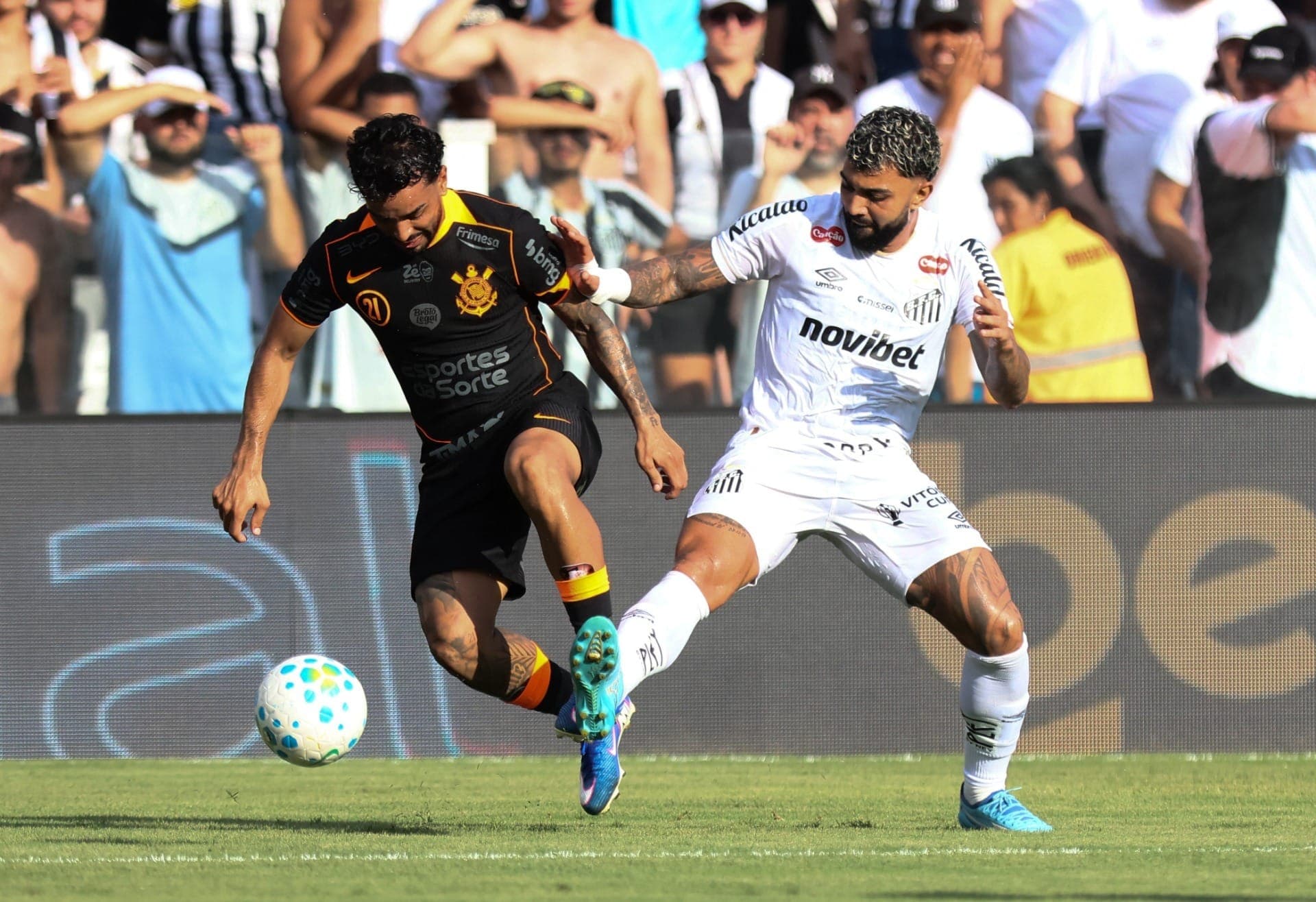 Matheus Bidu e Gabigol em Santos x Corinthians
