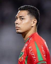 Lateral-direito Ynaiã.