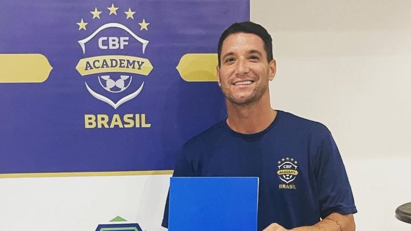 Thiago Neves agora é treinador do Bangu sub-20