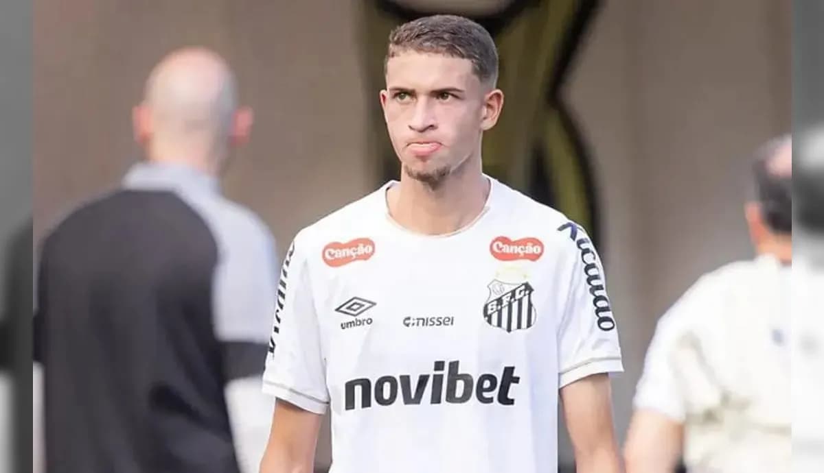Vini Lira, jogador do Santos