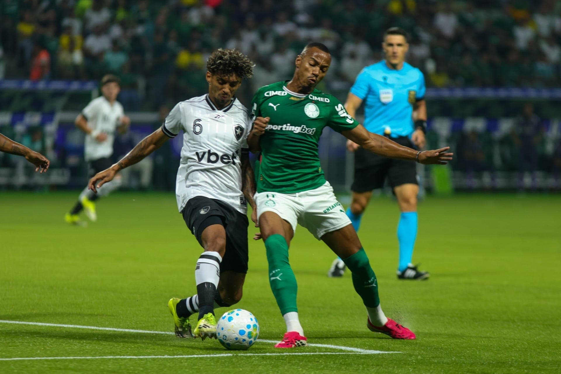 Marlon Freitas no jogo contra o Botafogo