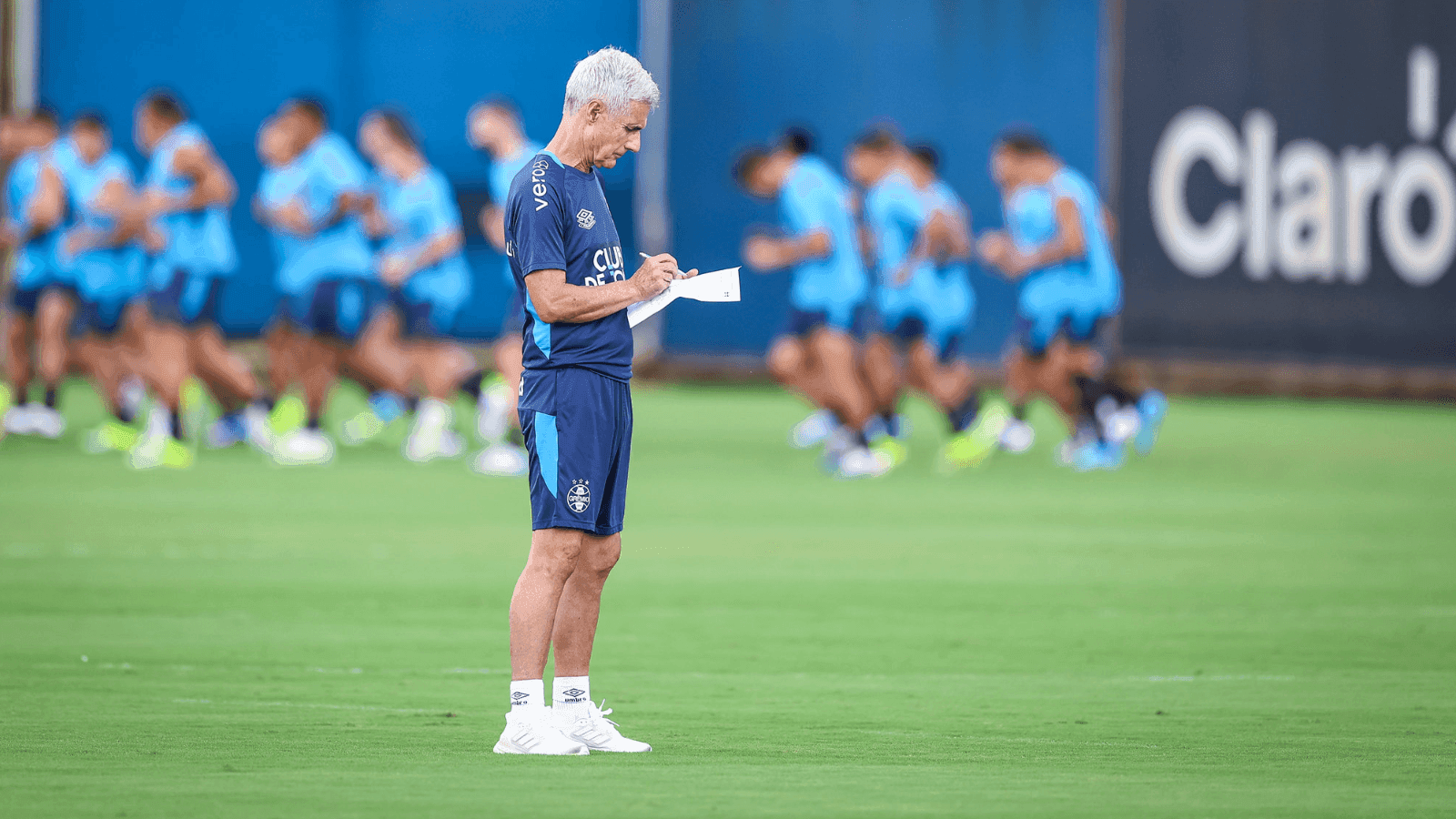Luís Castro, técnico do Grêmio