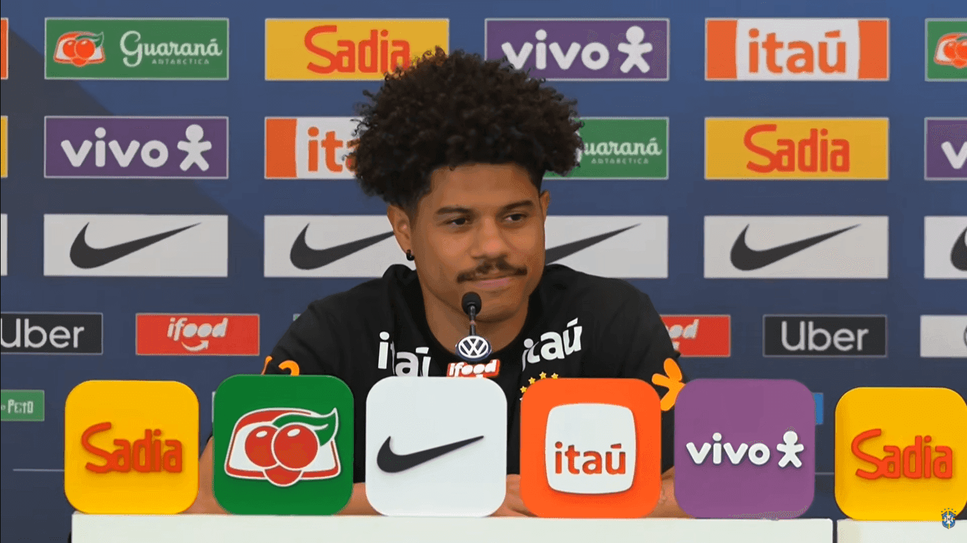 Gabriel Sara em coletiva da Seleção Brasileira