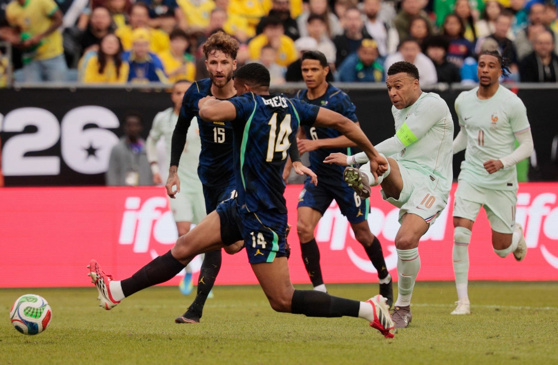 Bremer no jogo do Brasil