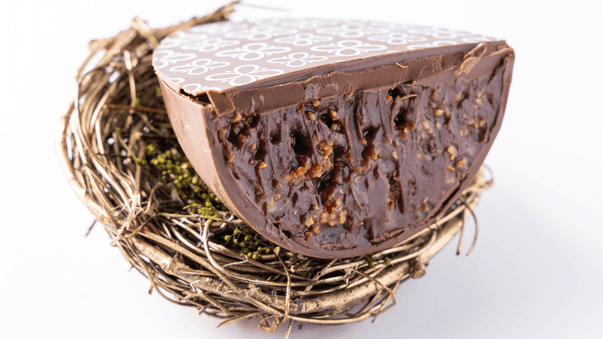 Dama Confeitaria - Ovo de brigadeiro crocante