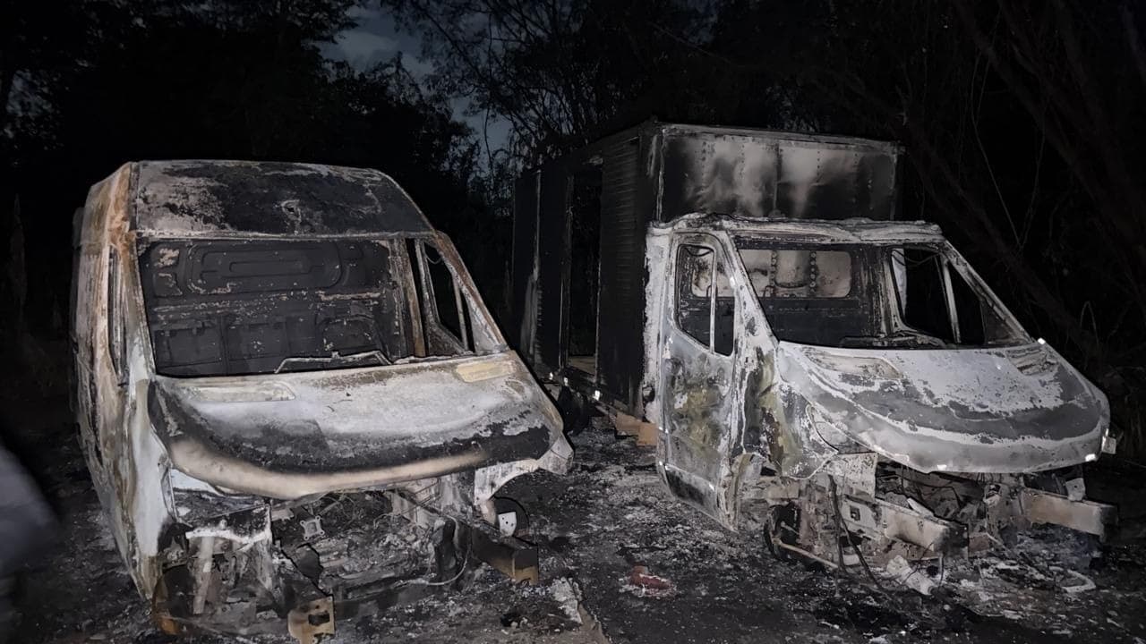 Carros depenados pelos criminosos