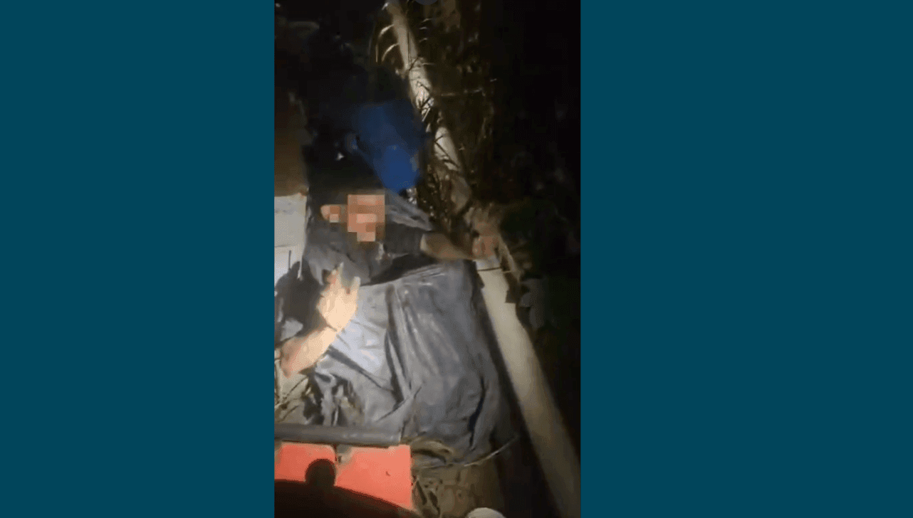 Ele foi encontrado escondido em saco de lixo