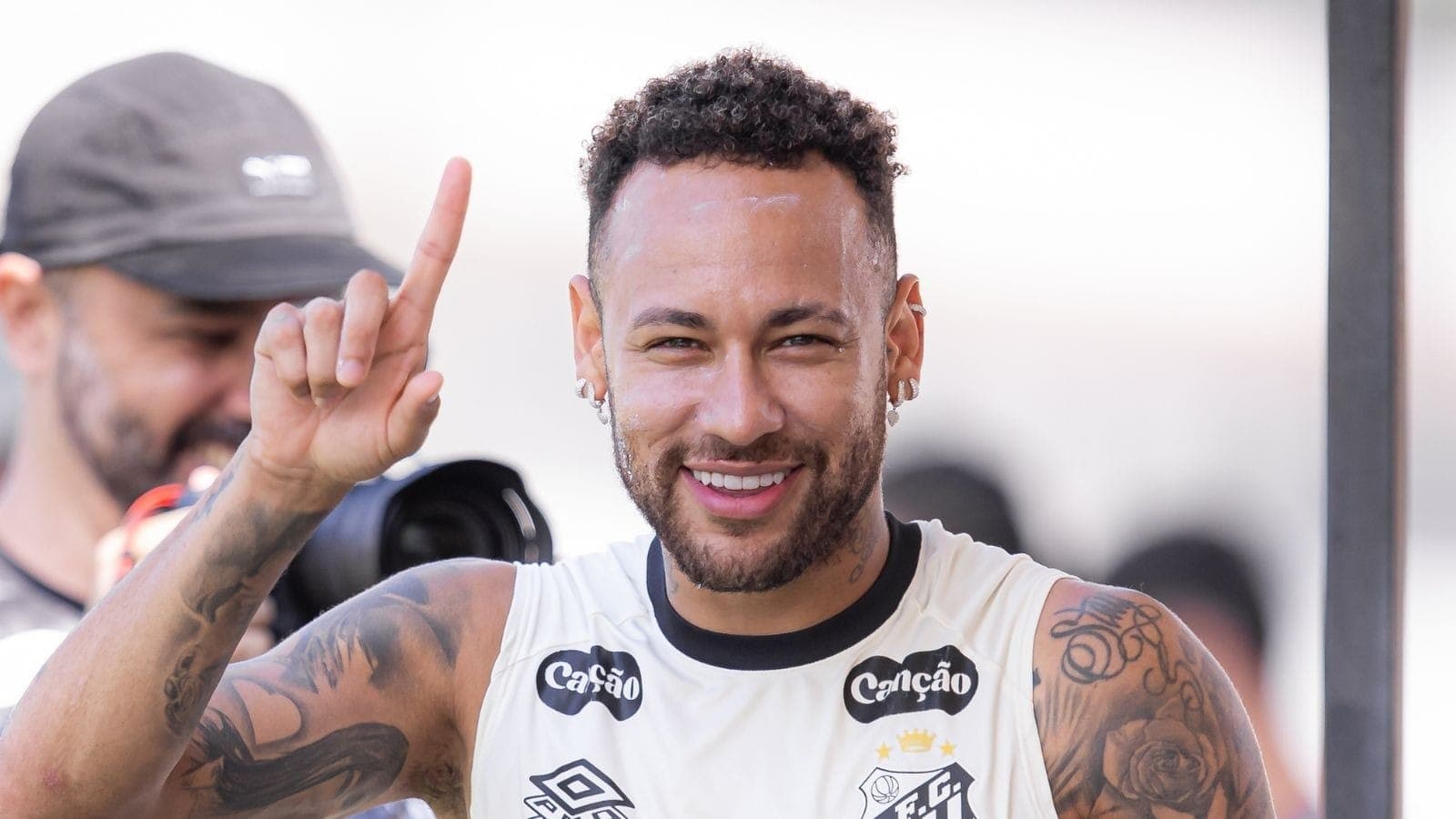 Neymar durante treino do Santos no CT Rei Pelé