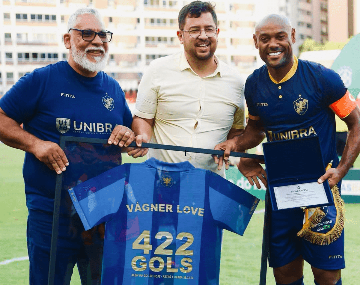 Vagner Love antes do último jogo da carreira
