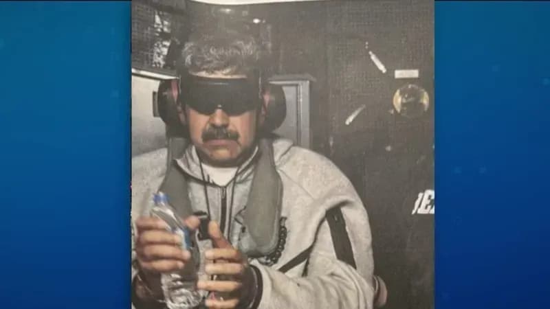 Foto de Maduro sendo levado aos EUA