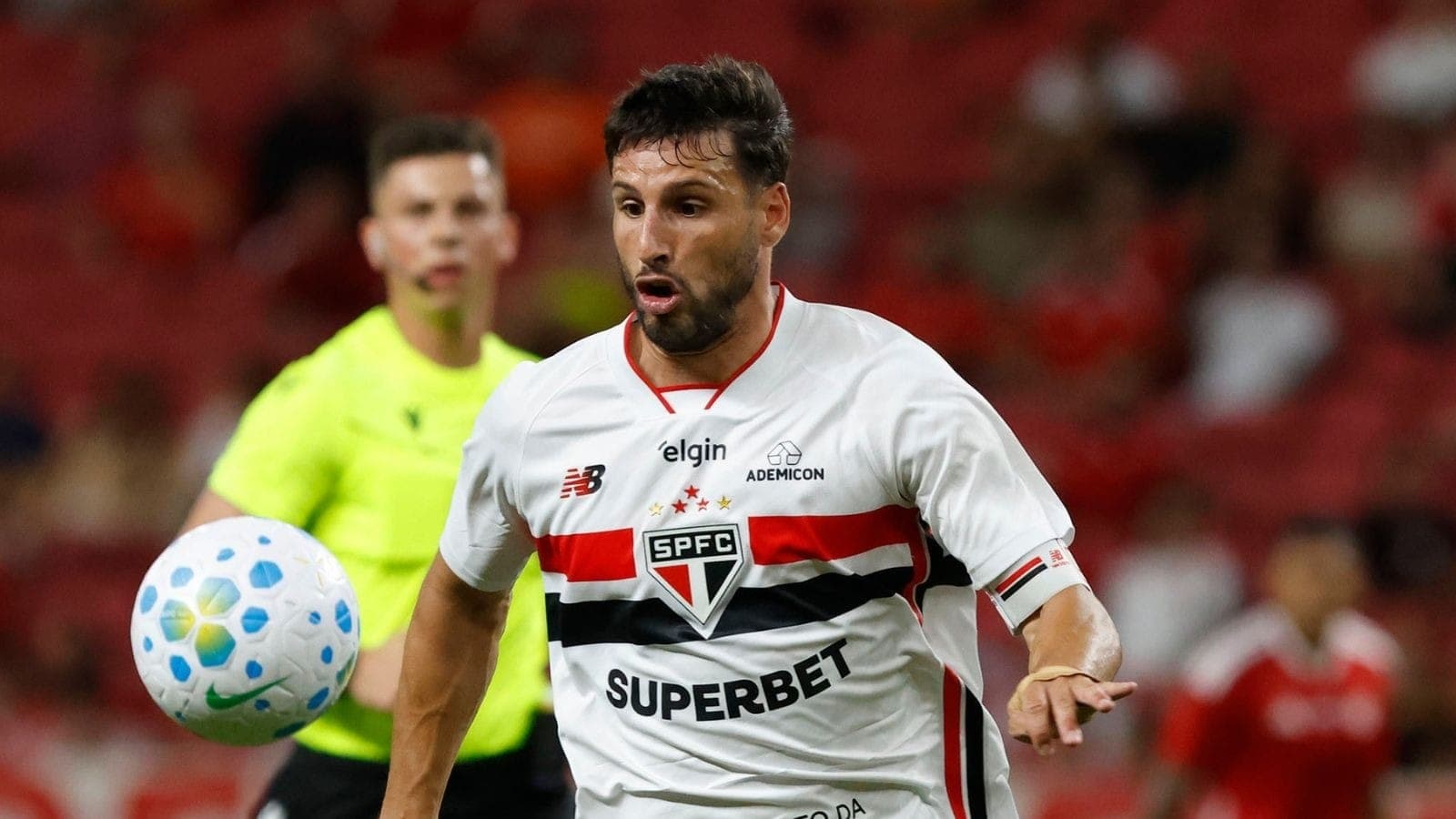 Calleri em ação em Inter x São Paulo