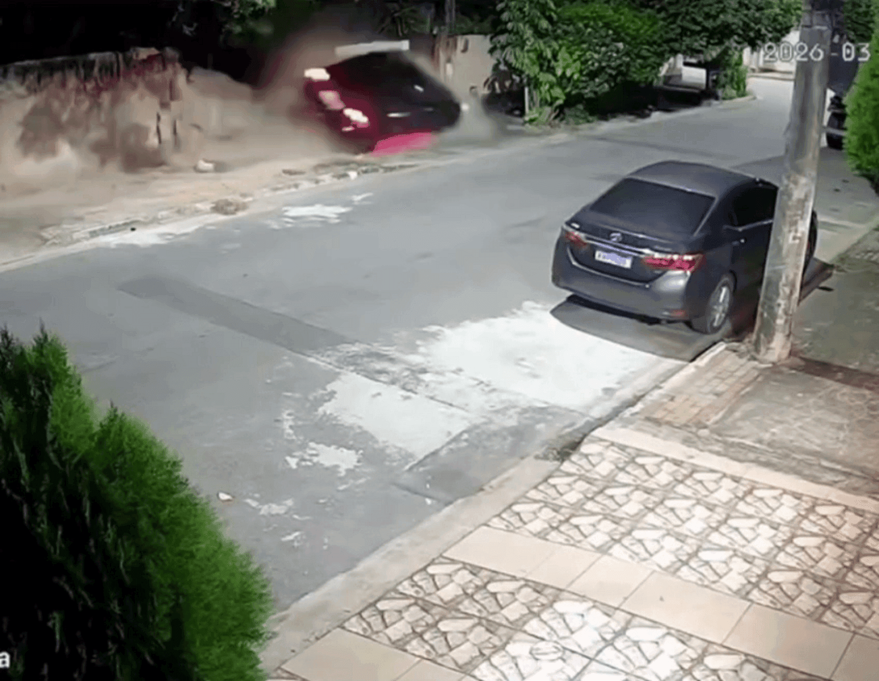 Colisão do carro com o muro