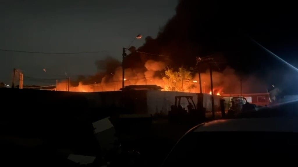 Incêndio mobiliza Corpo de Bombeiros em Curitiba 
