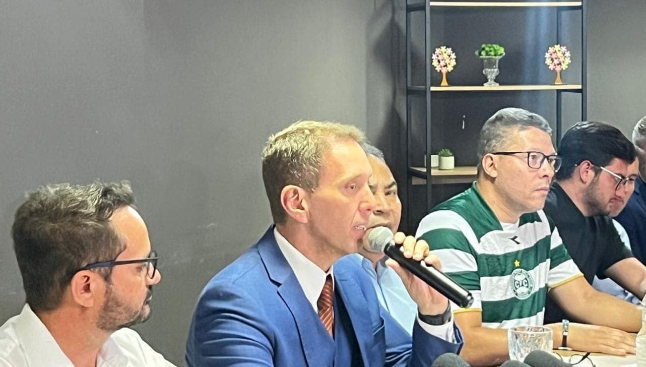 Rodrigo Manga durante entrevista coletiva