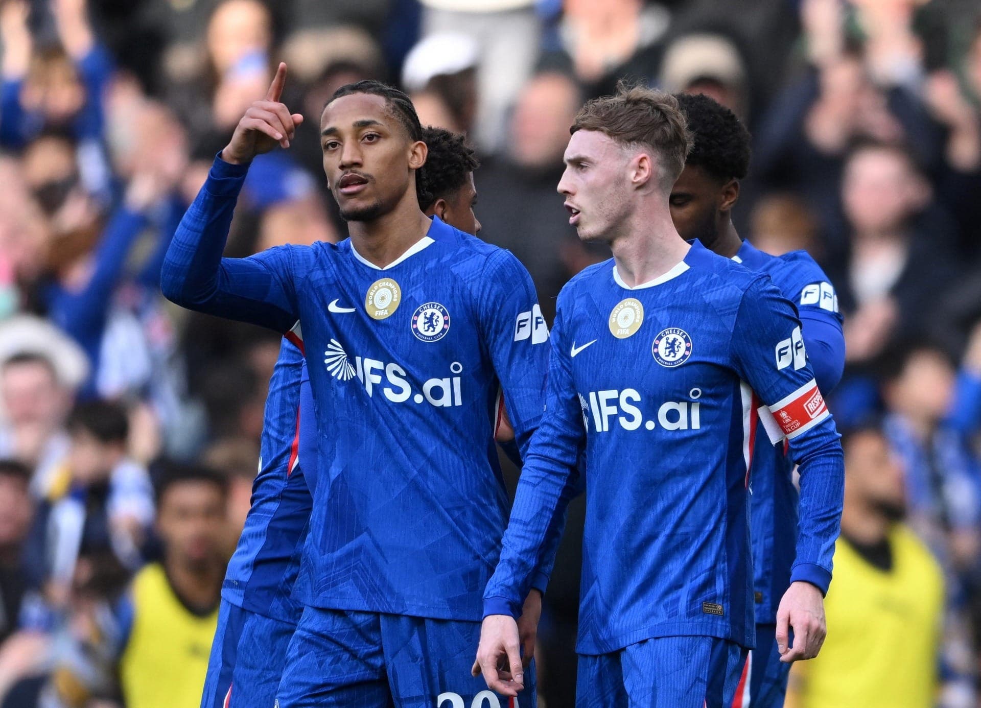 João Pedro comemora gol pelo Chelsea