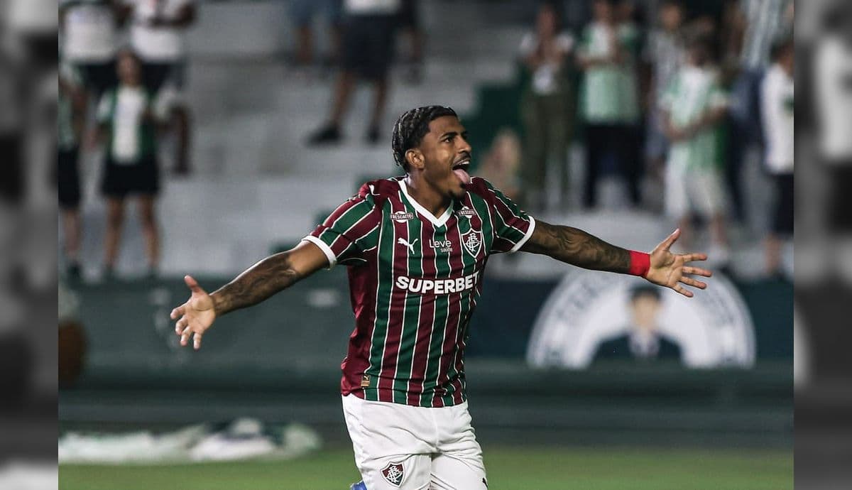 John Kennedy comemora gol pelo Fluminense