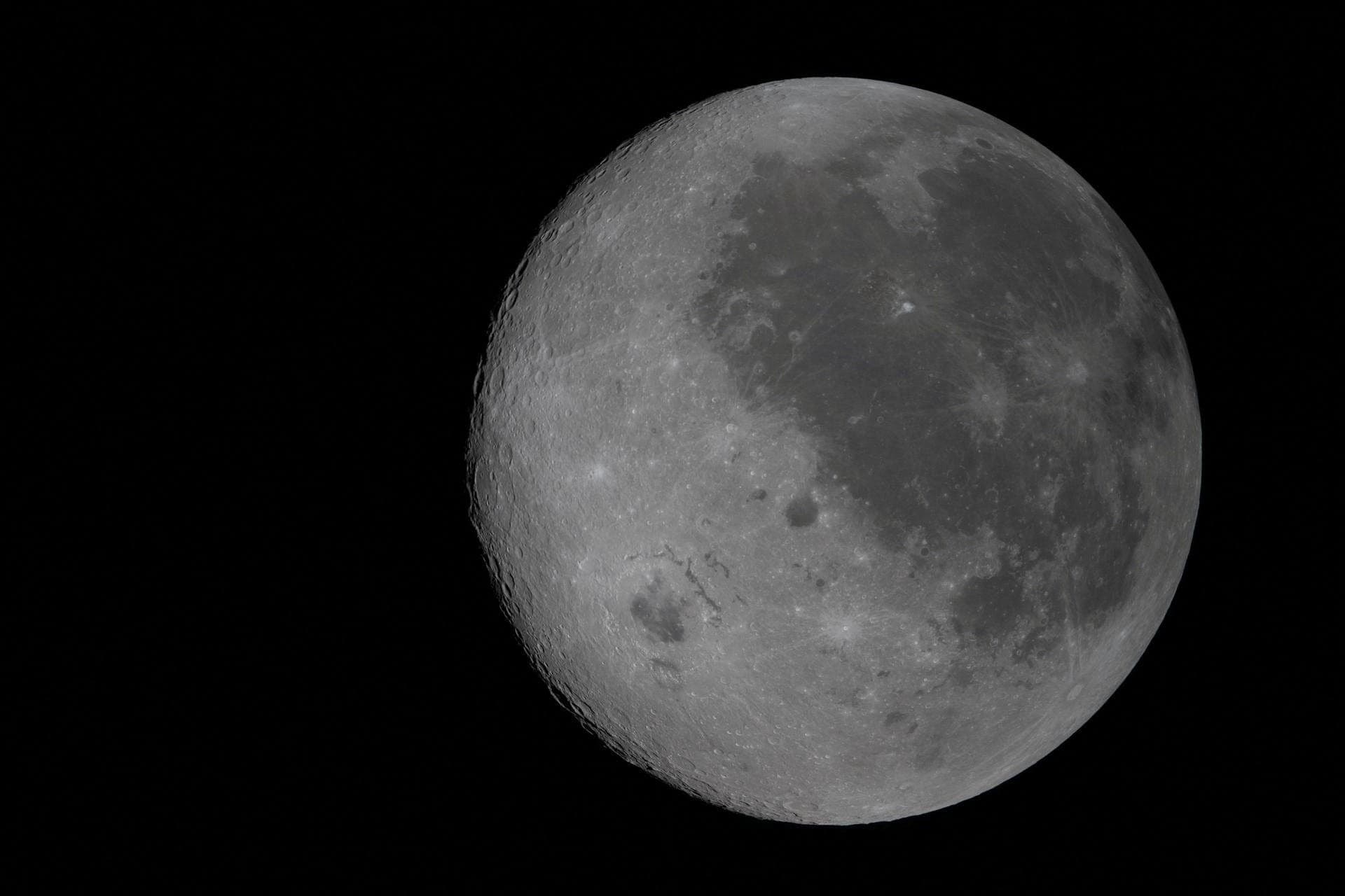 Lua vista desde a cápsula Orion