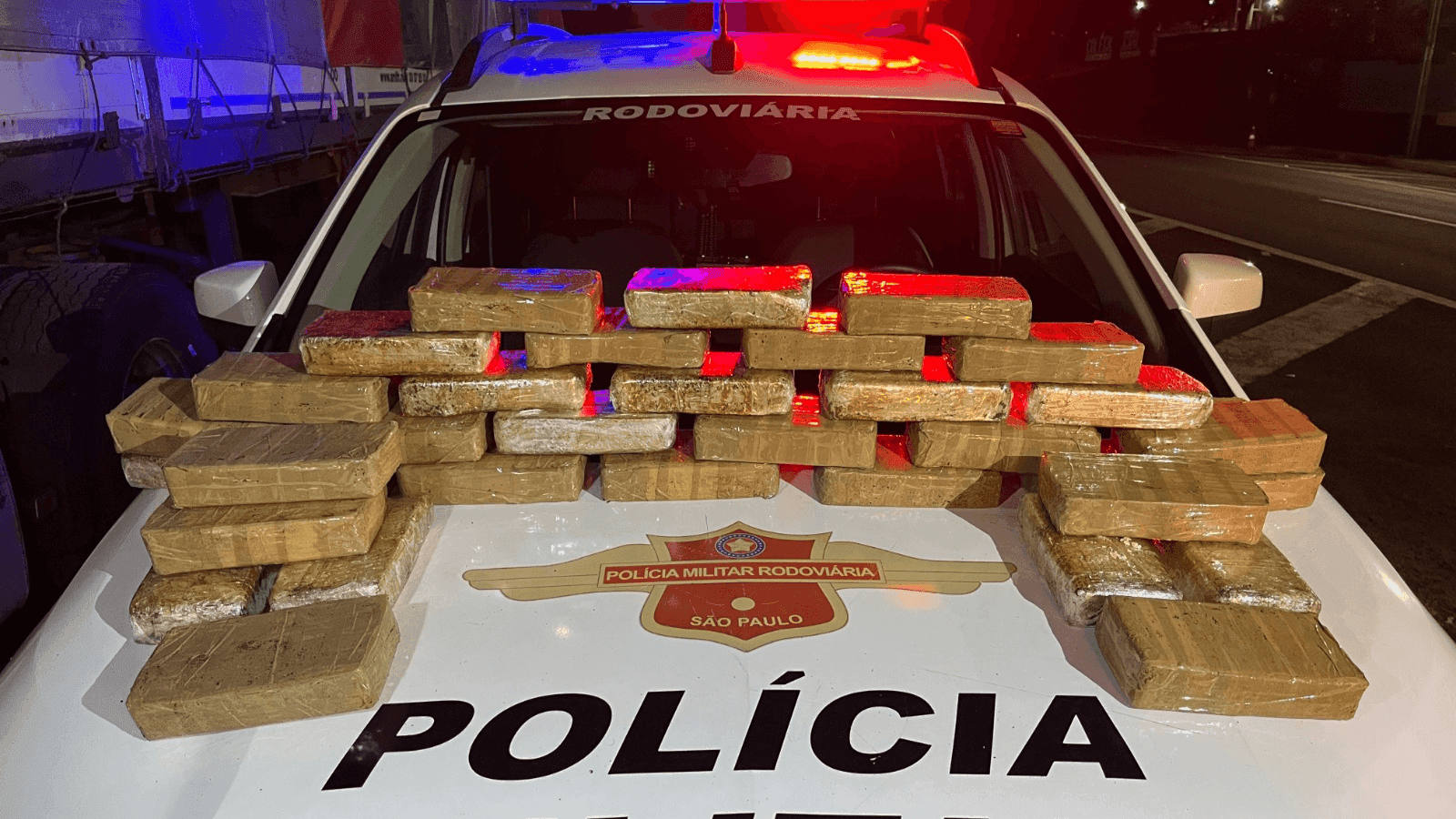 O veículo foi abordado na Rodovia Raposo Tavares