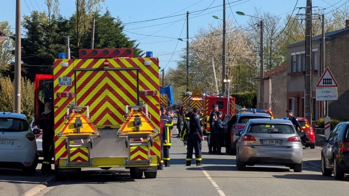 Acidente entre trem e caminhão na França