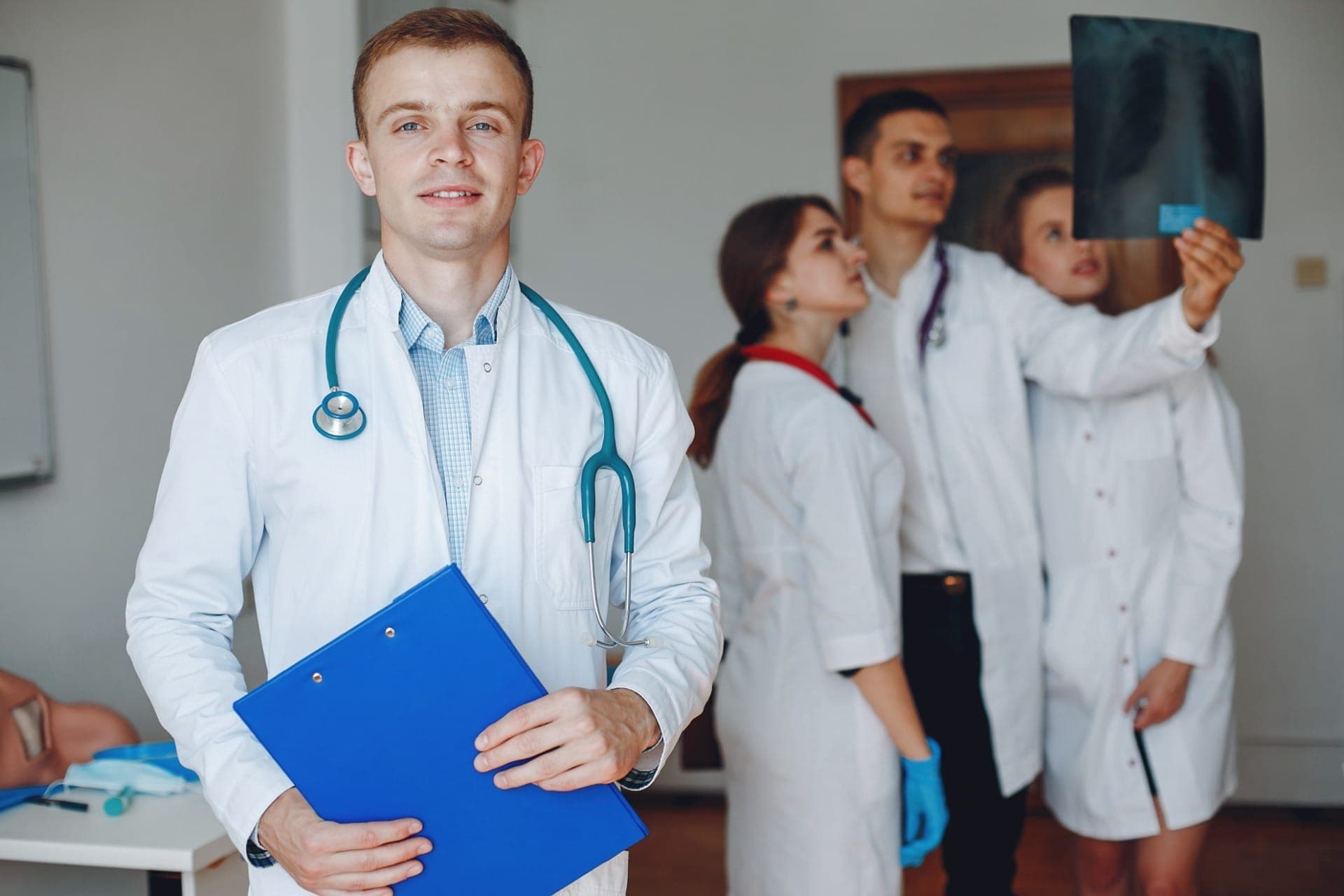 O hospital-escola é o primeiro contato real com a medicina além da sala de aula