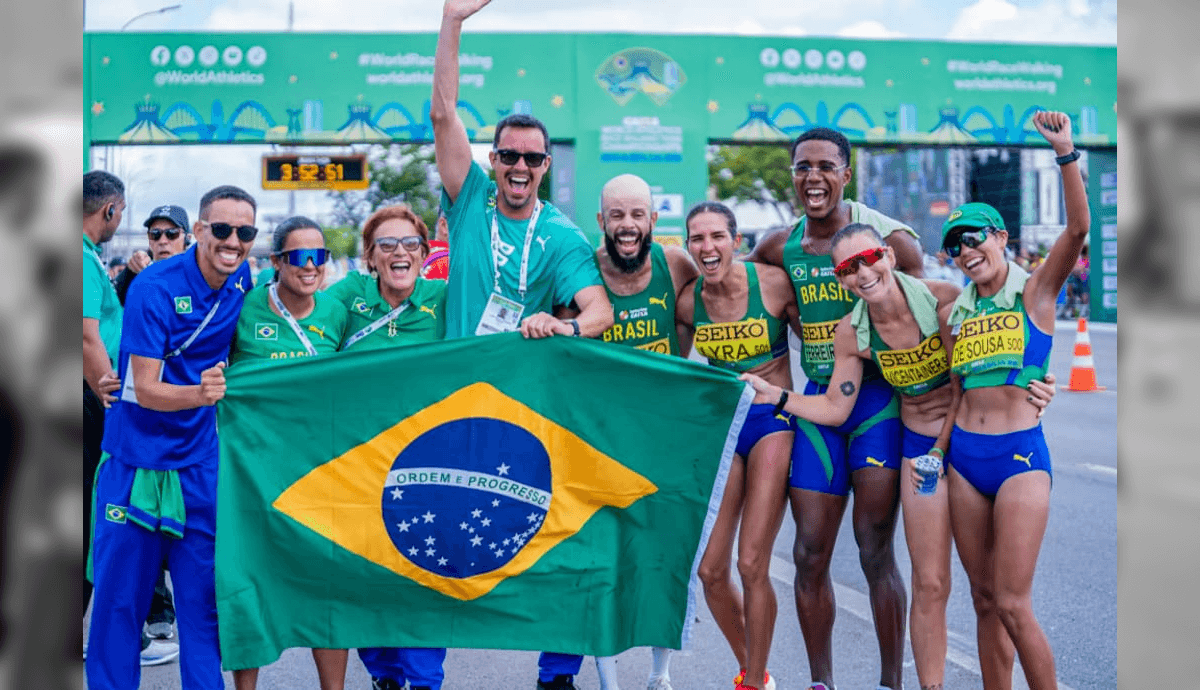 Equipe brasileira comemora conquista do bronze