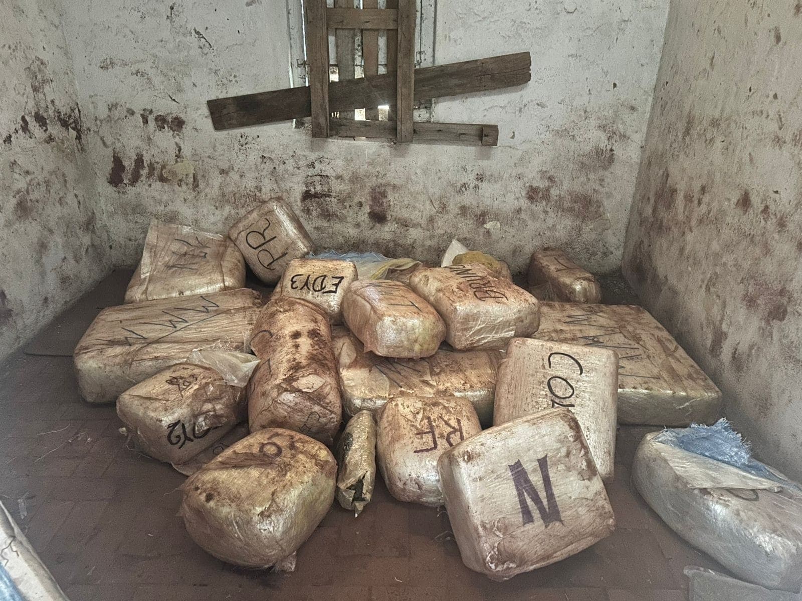 Mais de 300kg de drogas foram encontrados na chácara