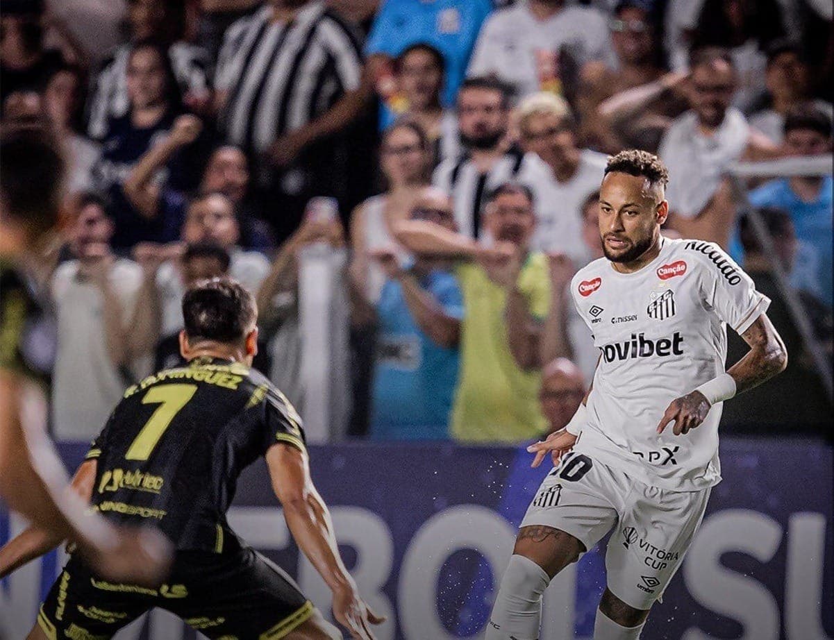 Neymar, atacante do Santos, contra o Recoleta-PAR