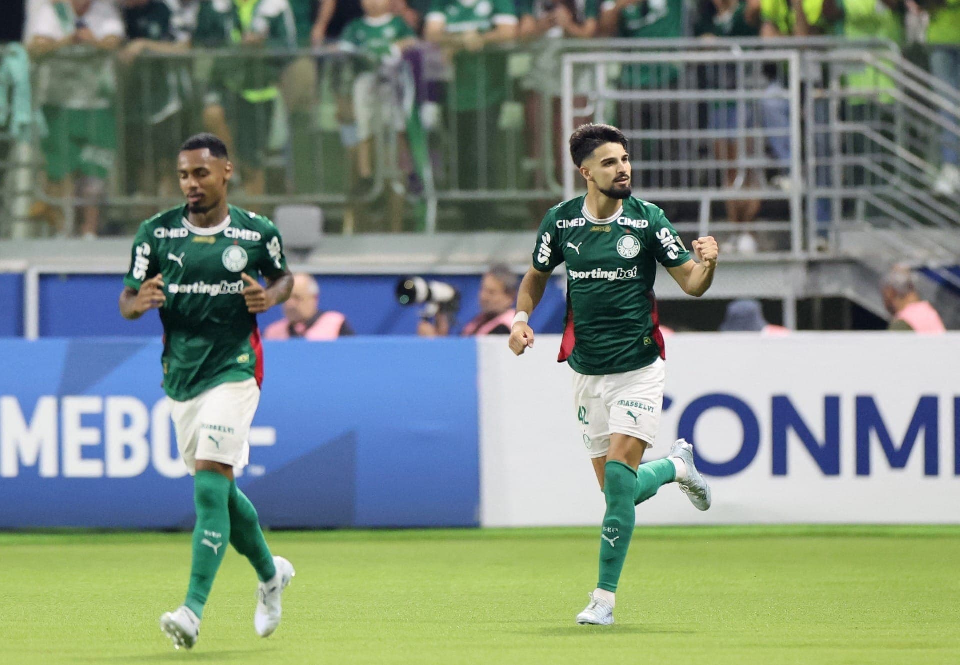 Flaco López fez gol de pênalti