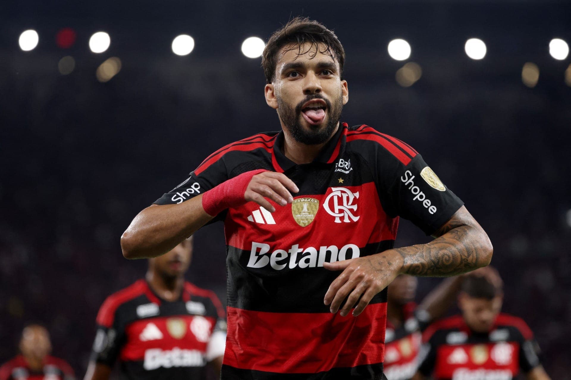 Lucas Paquetá comemora primeiro gol do jogo