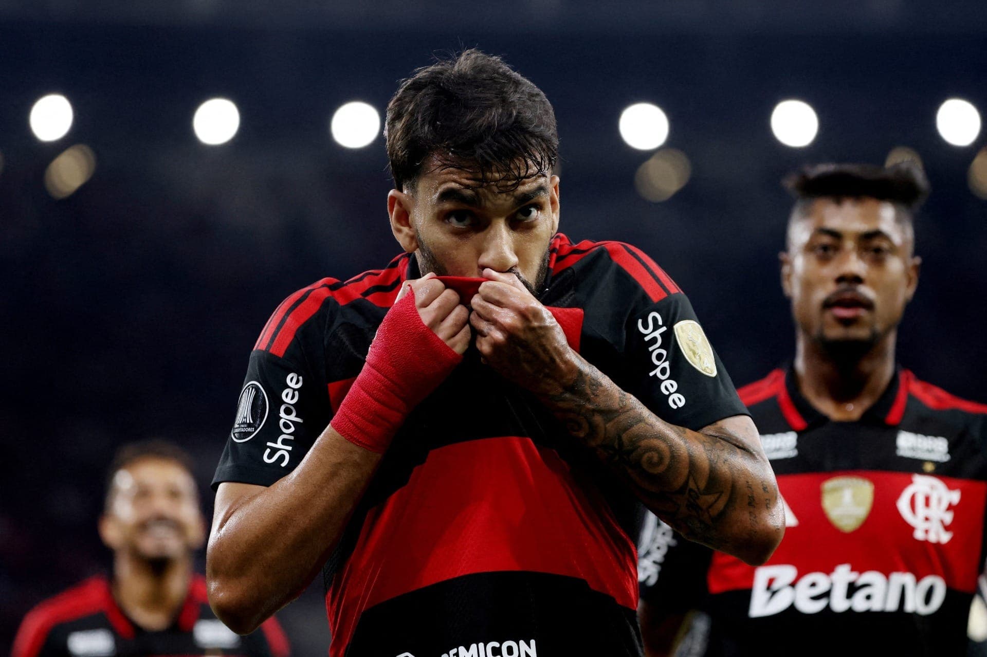 Lucas Paquetá e Bruno Henrique, do Flamengo
