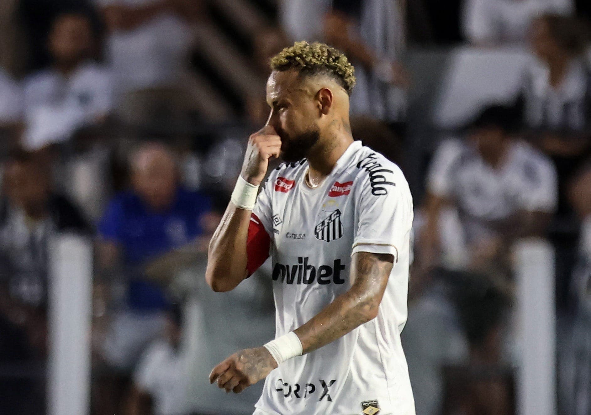 Neymar em ação em Santos x Fluminense