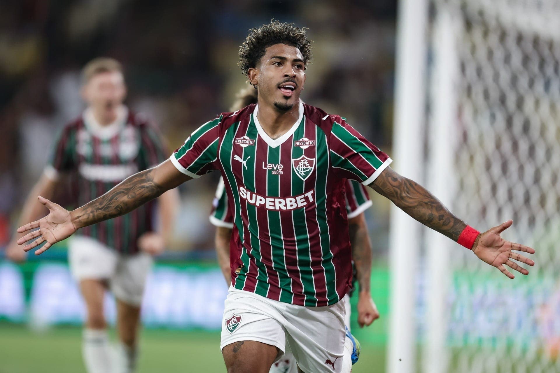 Kennedy comemora gol no Maracanã