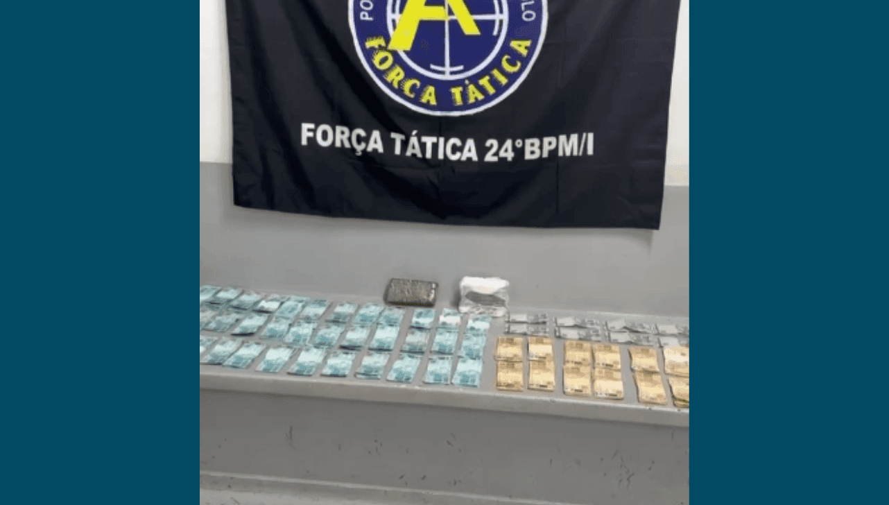 O dinheiro e as drogas foram apreendidas 
