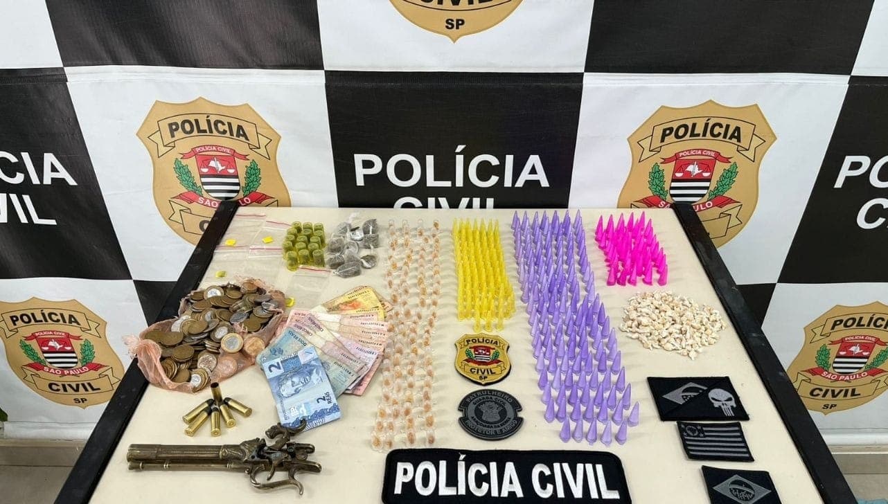 Drogas e dinheiro apreendidos