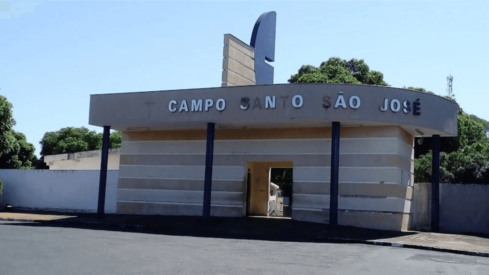 Os quatro servidores atuam no Campo Santo José