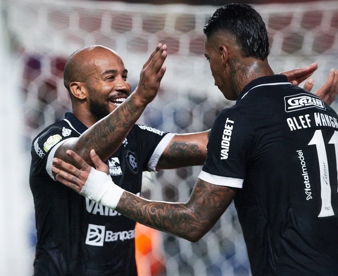 Patrick comemora gol pelo Remo