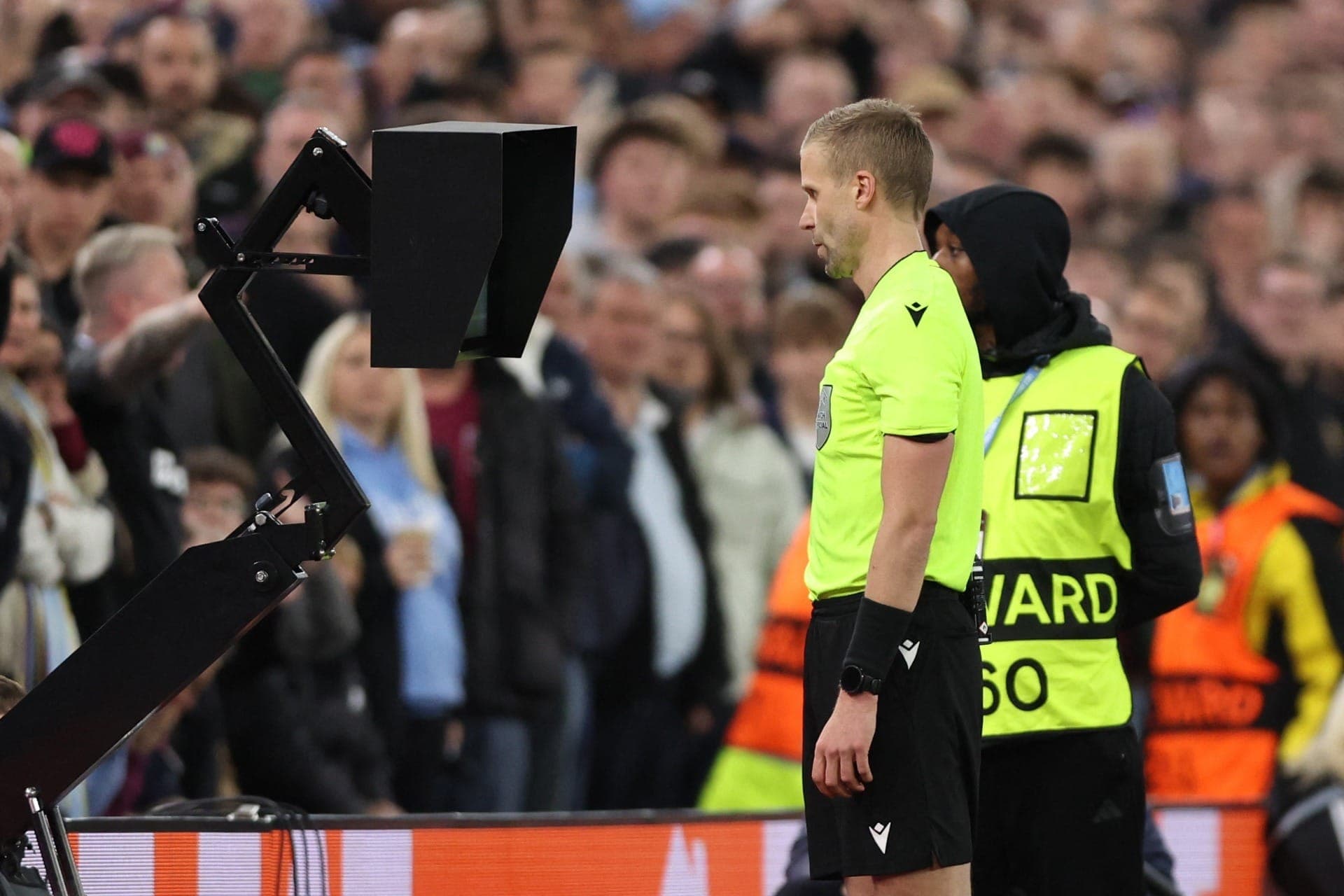 Protocolo do VAR na final da Liga Europa