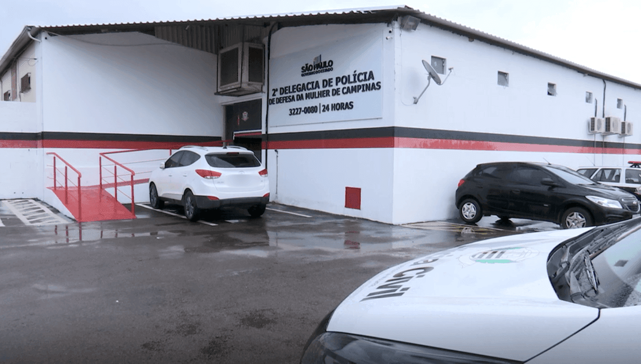 A ocorrência foi apresentada na 2ª Delegacia de Defesa da Mulher