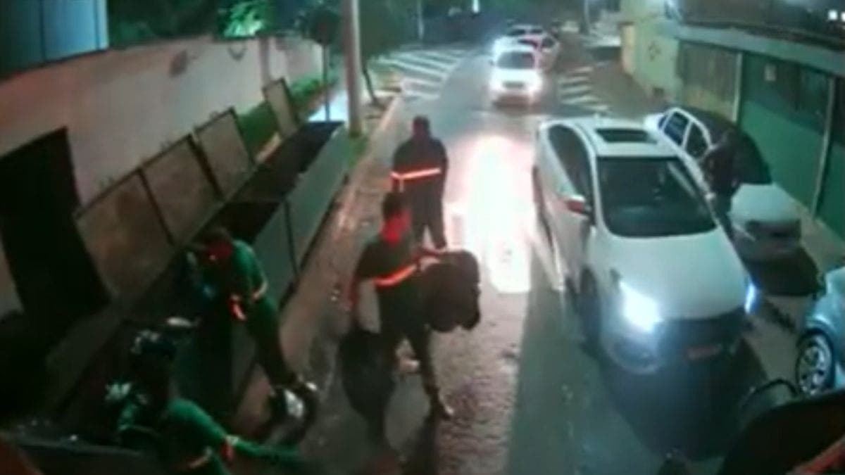 Garis agredidos por policial civil