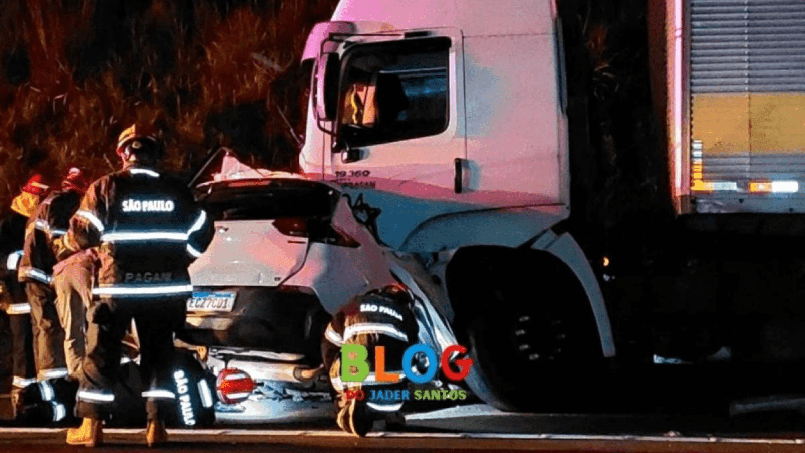 O motorista de uma SUV bateu em dois veículos