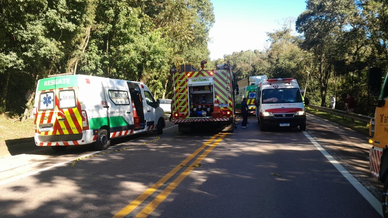 Acidente fechou a rodovia durante o atendimento 