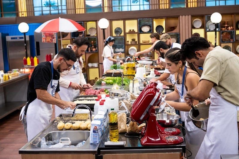 Participantes entregaram hot dogs deliciosos