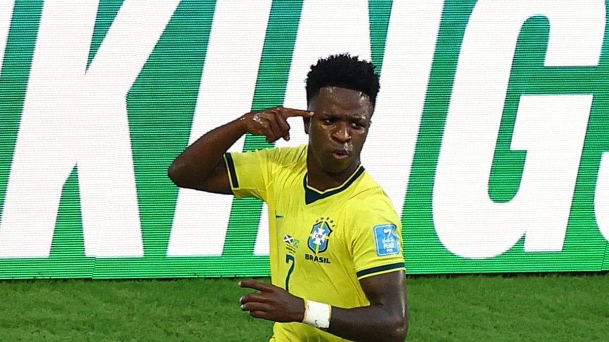 Vini Jr comemora gol do Brasil sobre a Escócia
