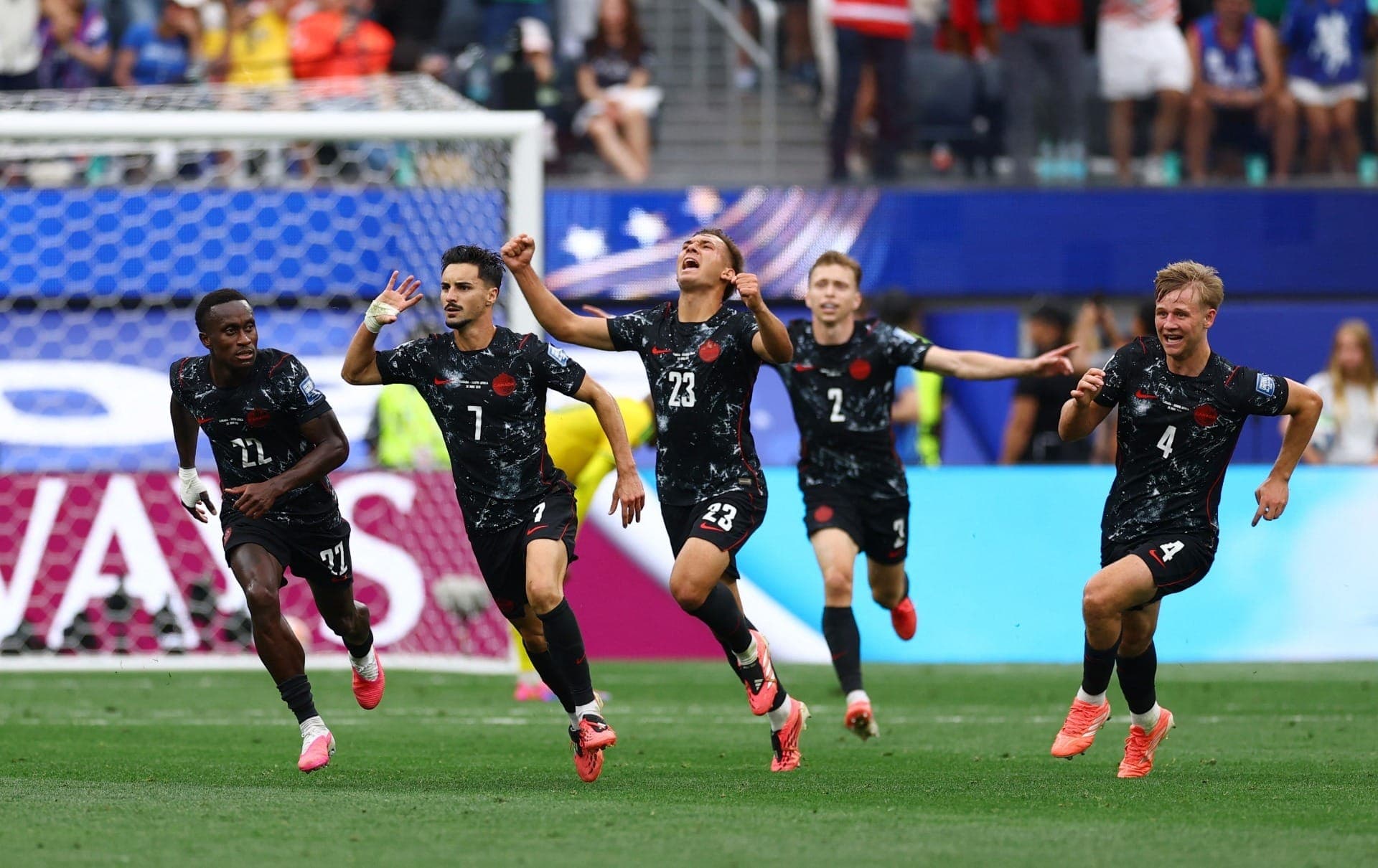 Canadá comemora vitória emocionante