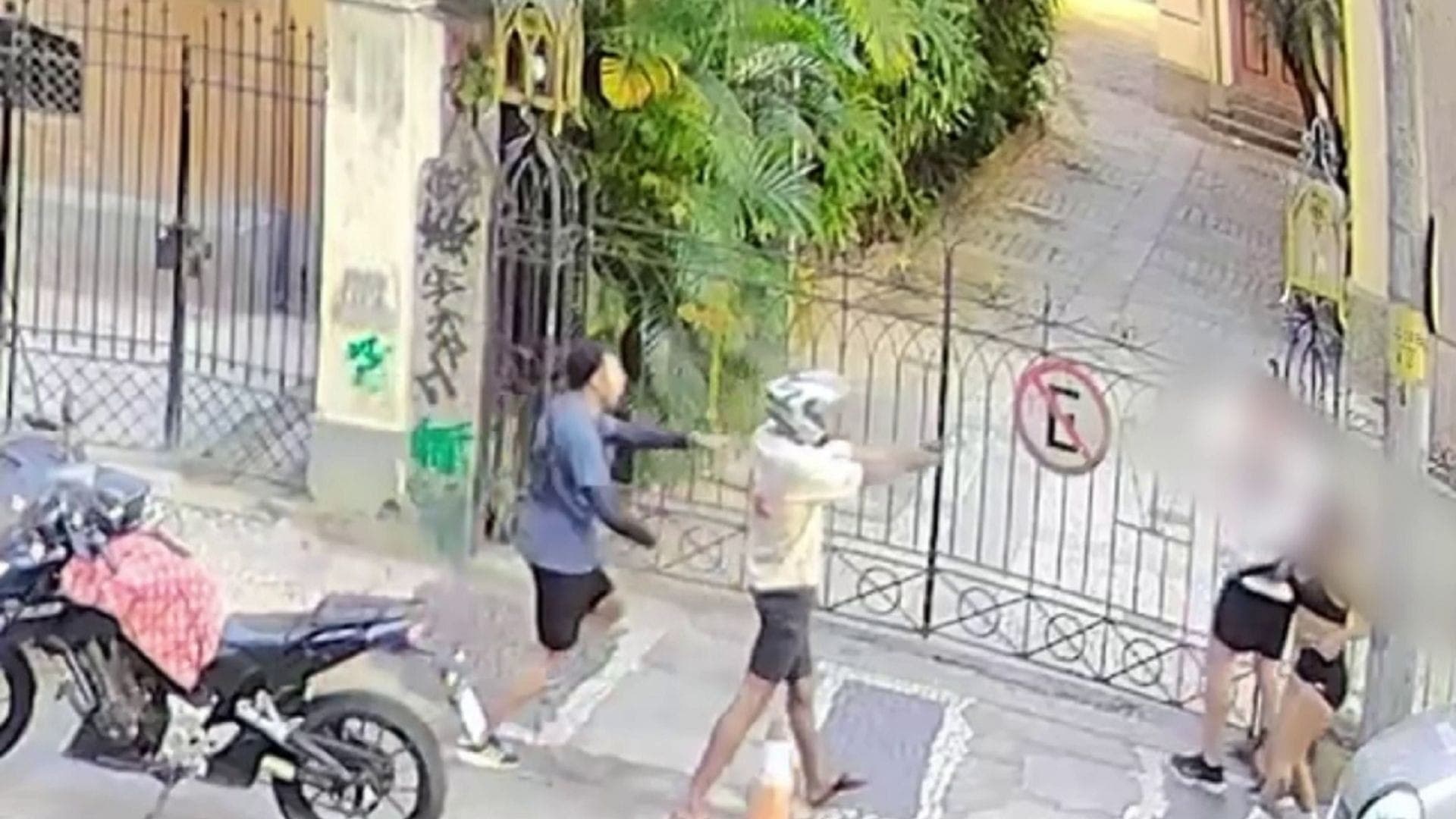 Câmera de segurança flagrou momento do assalto