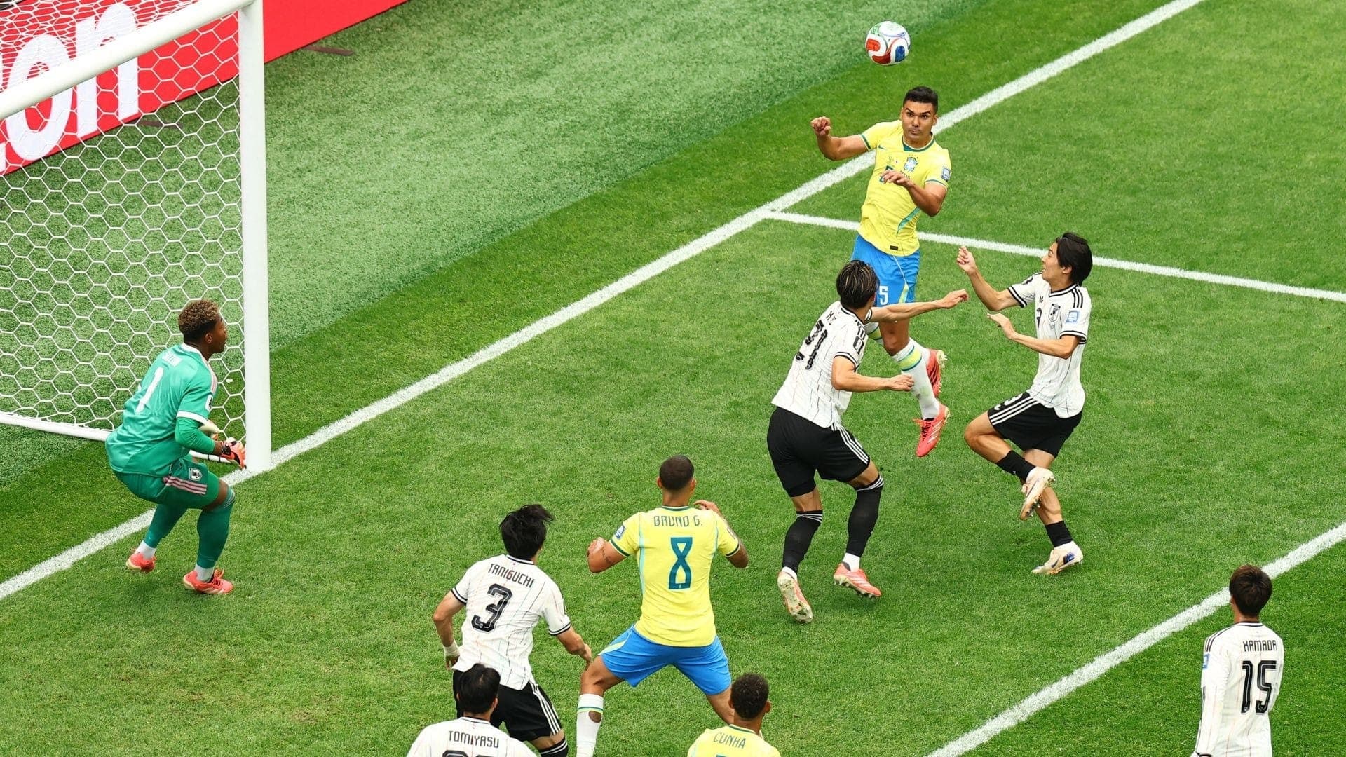 Casemiro sobe e abre o placar para o Brasil